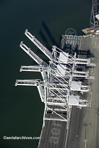 © aerialarchives.com, Port of Oakland, cranes, aerial photograph, aerial photography
AHLB2004.jpg