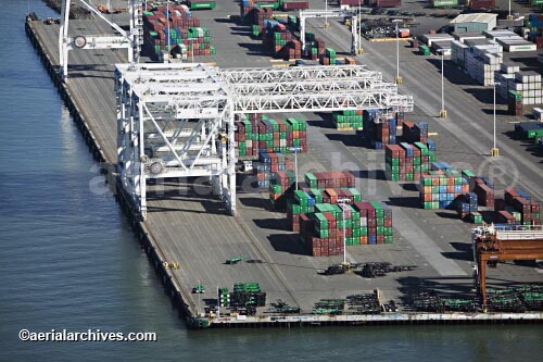 © aerialarchives.com, Port of Oakland,  aerial photograph, aerial photography
AHLB2008.jpg