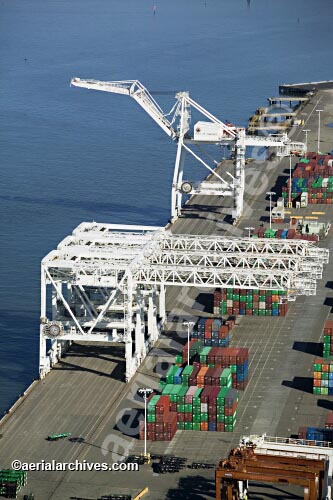 © aerialarchives.com, Port of Oakland,  aerial photograph, aerial photography
AHLB2009.jpg