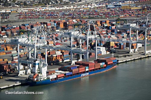 © aerialarchives.com, Port of Oakland,  Fesco Container ship aerial photograph, aerial photography
AHLB2011.jpg