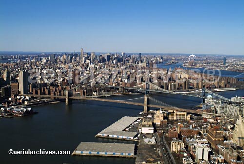 © aerialarchives.com aerial photograph East River and the
Brooklyn and Williamsburg bridges in New York City,
AHLB2138.jpg