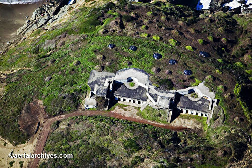 © aerialarchives.com San Francisco Presidio aerial photograph, 
AHLB2179.jpg