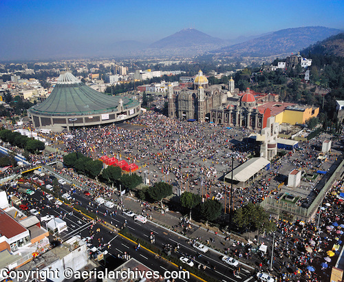 © aerialarchives.com Basilica of Guadalupe, Mexico City aerial photograph, APETHY
AHLB2222