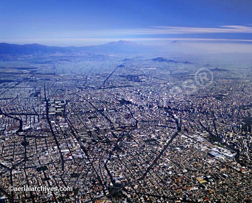 © aerialarchives.com Mexico City aerial photograph, 
AHLB2235c.jpg
