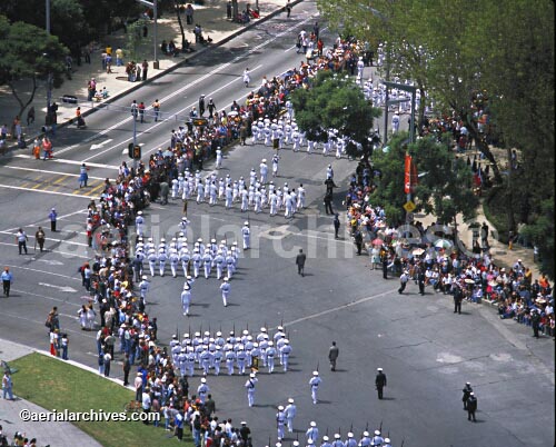 © aerialarchives.com Independence Day Parade La Reforma Mexico City aerial photograph,
AHLB2238.jpg