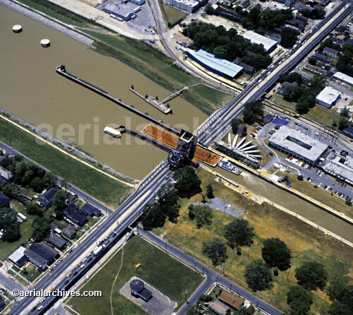 © aerialarchives.com, a tug boat pushing a barge under a draw bridge,,  New Orleans,  stock aerial photograph, aerial
photography, AHLB2549.jpg