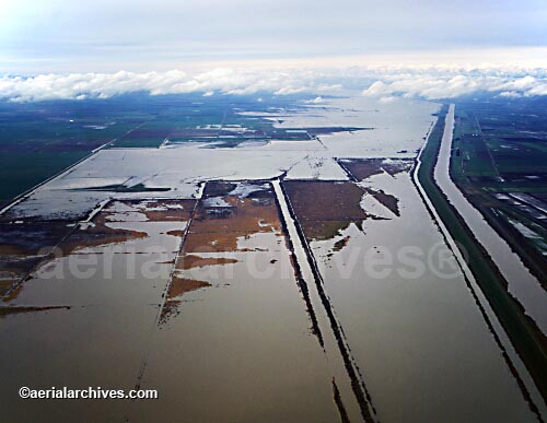 © aerialarchives.com, Flooding, Sacramento deep water channel toward Sacramento,  Sacramento San Joaquin river delta,  stock aerial photograph, aerial 
photography, AHLB2583