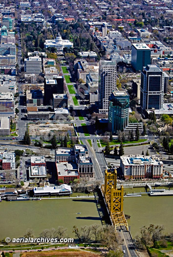 © aerialarchives.com Tower bridge, Sacramento, California, CA, aerial photograph,
AHLB2674.jpg, ADM2K8