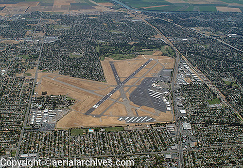© aerialarchives.com aerial photograph of Sacramento Executive airport (SAC), California, CA,
AHLB2860.jpg, ADM2N1
