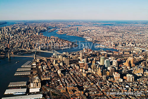 © aerialarchives.com Brooklyn Heights, New York, East River, aerial photograph,
AHLB2988.jpg, AHFH4X