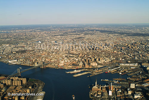 © aerialarchives.com Brooklyn, New York, Williamsburg Bridge aerial photograph,
AHLB2991, AHFH4X