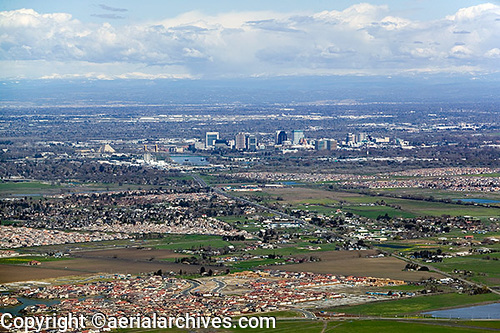 © aerialarchives.com Sacramento skyline California, CA, aerial photograph,
AHLB3523.jpg