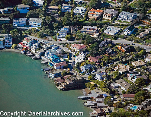 © aerialarchives.com  aerial photograph of Belvedere residential waterfront Homes AHLB3592