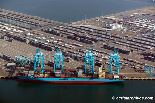 © aerialarchives.com aerial photograph  Maersk containership unloading Port of Los Angeles
AHLB4560, B0RFY6