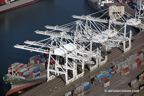 © aerialarchives.com aerial photograph  Maersk containership unloading Port of Los Angeles
AHLB4695, B4J99E
