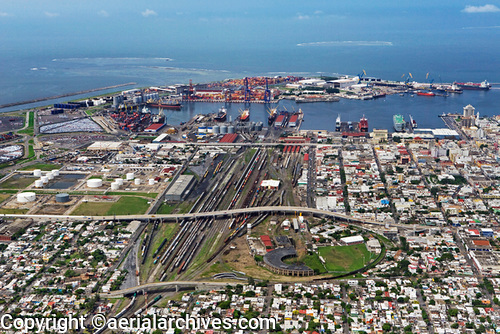 © aerialarchives.com aerial photograph of the Port of Veracruz, Mexico
AHLB5201, B3MC5C