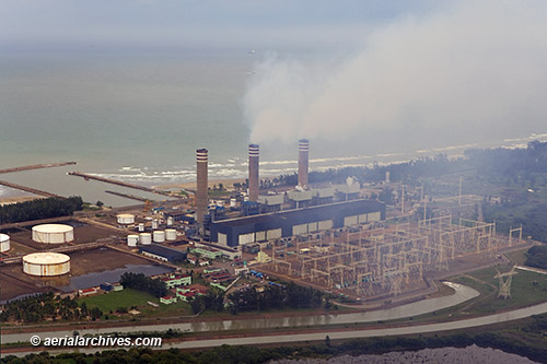 © aerialarchives.com air pollution from power plany aerial photography AHLB6838 BP75WP