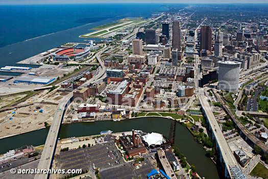 aerial photograph downtown Cleveland, Ohio, BFH4XB, AHLB7212, © aerialarchives.com