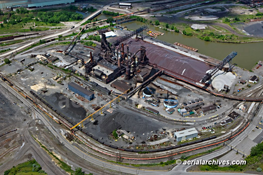  aerial photograph steel mill Cleveland, Ohio, BFH7CG, AHLB7214, © aerialarchives.com