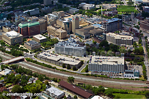  aerial photograph Cleveland Clinic, BFHEK7, AHLB7232, © aerialarchives.com