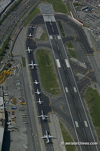 © aerialarchives.com LaGuardia airport, Queens, New York, aerial photograph, departure delays, AHLB7576, C0Y1KX