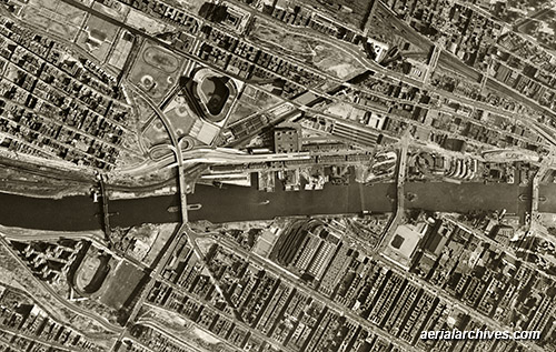 © aerialarchives.com Bronx, New York, historical aerial photograph,
AHLV3321 AN766P
