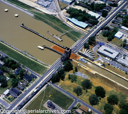 © aerialarchives.com, a barge navigating under a draw bridge,,  New Orleans,  stock aerial photograph, aerial
photography, AHLB2549