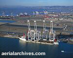© aerialarchives.com Port of Oakland aerial photograph, ID: AHLB2001.jpg