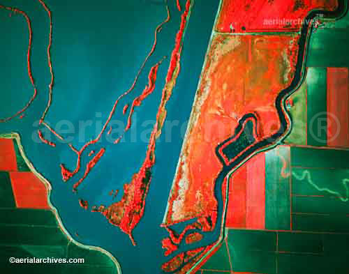 aerialarchives.com | aerial photograph Of the Sacramento San Joaquin River Delta at the Sacramento river deep water channel, image id: AHLB2300, ADM2K6