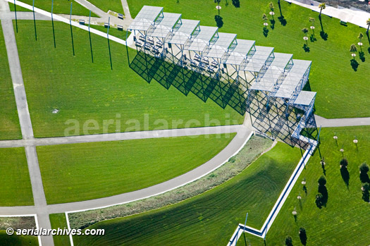 © aerialarchives.com aerial photograph Point Arnold, in Oakland Middle Harbor Shoreline Park
AHLB3374, ANKAPX