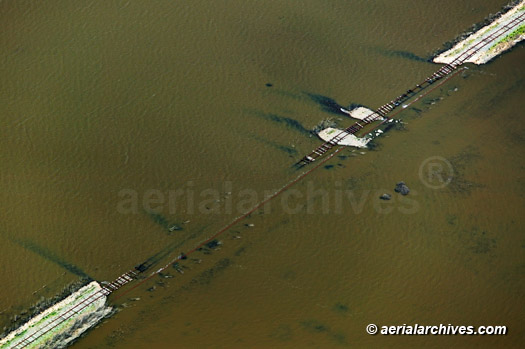 © aerialarchives.com aerial photograph railroad line destroyed by flooding
AHLB3557, B5K5YT