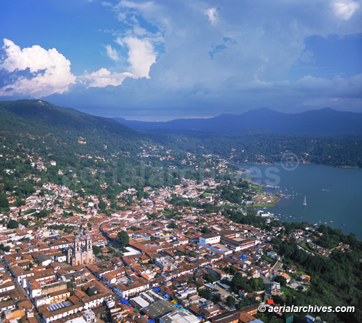 © aerialarchives.com aerial photograph of Valle de Bravo, Mexico
AHLB5053, B1051K