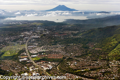 © aerialarchives.com aerial photograph Ilopango east of San Salvador, El Salvador, San Vincente volcano
AHLB5190, B3MGKM