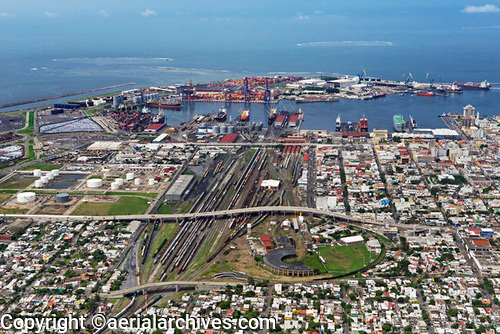 © aerialarchives.com fotografa area del Puerto de Veracruz, Mxico
AHLB5201, B3MC5C