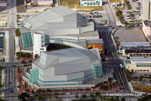 © aerialarchives.com Adrienne Arsht Center for the Performing Arts Miami  Florida aerial photograph,
AHLB6825 BEKE7R