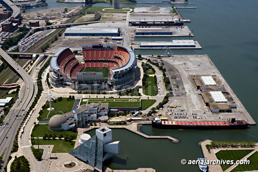 © aerialarchives.com aerial photography downtown Cleveland, Ohio, BFHF2R, AHLB7225