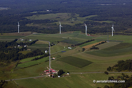 © aerialarchives.com urban wind turbines Pennsylvania farmland  AHLB7480 C0XYBA
