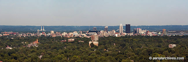 © aerialarchives.com panoramic aerial photograph Louisville, Kentucky
AHLB9883