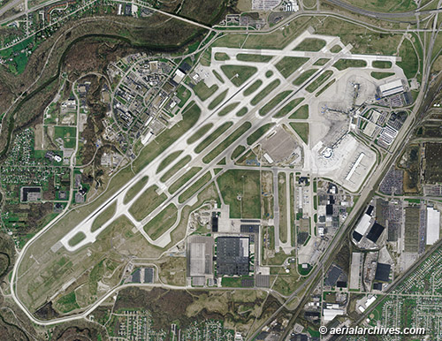 © aerialarchives.com aerial map Cleveland Hopkins International Airport,
AHLB3223.jpg C1D3BF