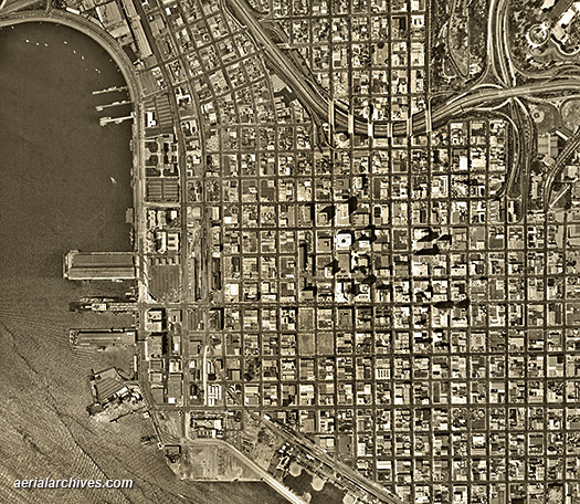 © aerialarchives.com  fotografa area histrica San Diego, CA, 1972
AHLV4219